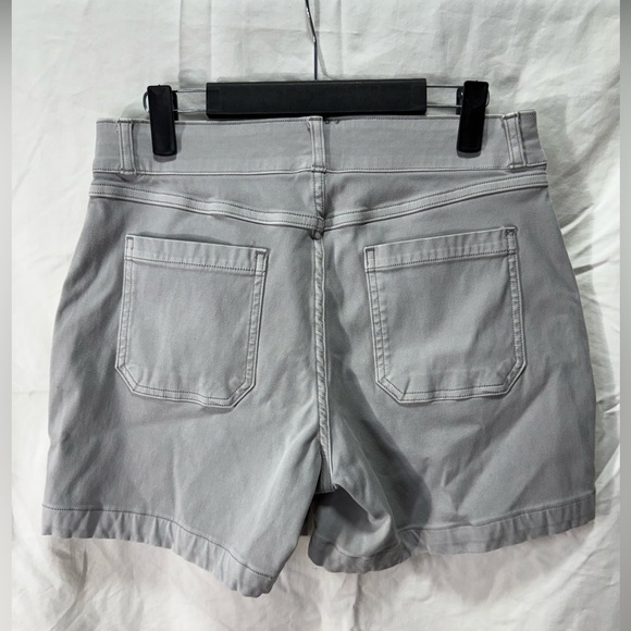 SPANX Stretch Twill Pull-On Shorts 6" Inseam Grey Tummy Shaping M - Picture 2 of 6